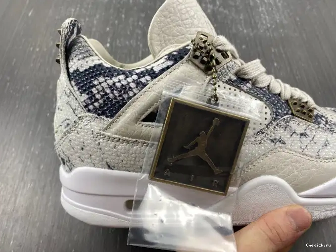 One Kick Snakeskin Retro 4 819139-030 Jordan 0518